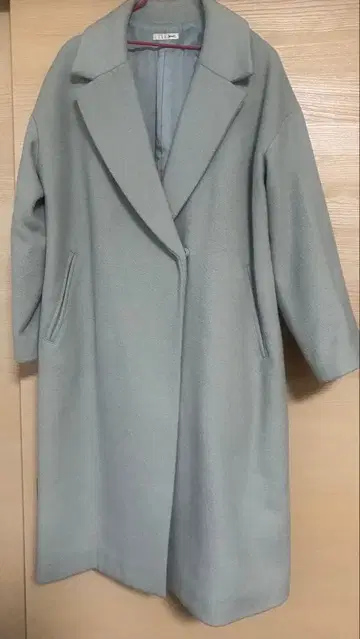 페이버리 백 슬릿 프론트 버튼 긴팔 체스터 코트