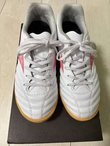 풋살화 실내용 미즈노 22.5 새상품급