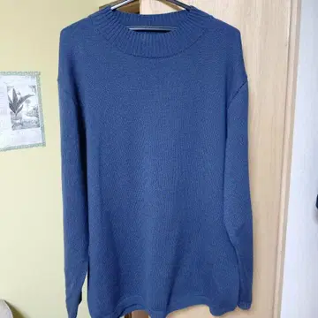 새상품급 할리우드 런치 마켓 네이비 크루넥 니트 사이즈 4