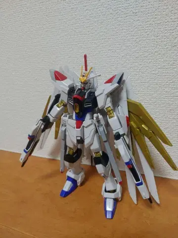 1/144 HG 마이티 스트라이크 프리덤 건담 완성 동시 300엔 할인