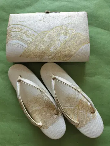 예복용 조리와 백 세트 화이트와 골드 교토 이토추