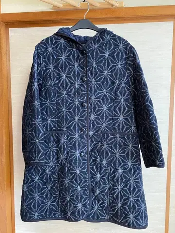 쿠루메카스리 후드 부착 퀼팅 코트 (중고)