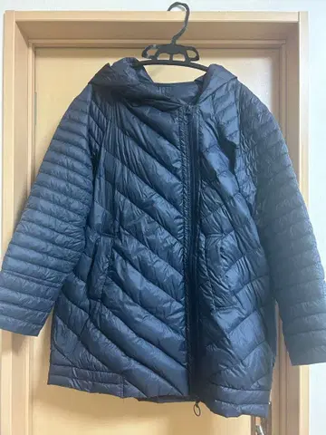 후드 부착 여성용 다운 자켓 네이비 컬러