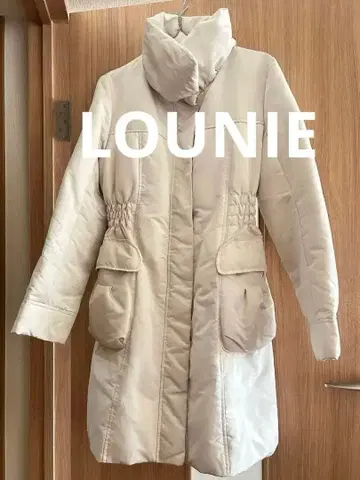 LOUNIE 아이보리 후드 부착 허리 라인 다운 자켓