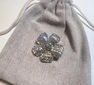 새상품급 FOXEY 플라워 브로치 꽃 클리어 스테디셀러