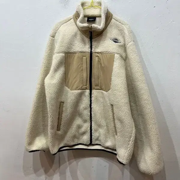 XL] Limited Edition [Le Sserafim X Peaches] Varsity Jacket #르