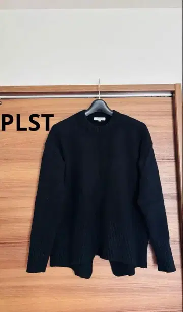 PLST 캐시미어 스웨터 백 슬릿 블랙