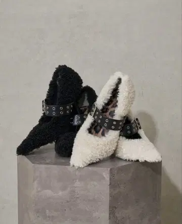 다리치 푸들 퍼 벨트 펌프스