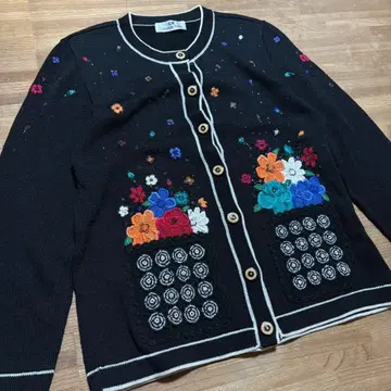 새상품급 자수 비즈 레오나르를 좋아하시는 분께도 가디건 L