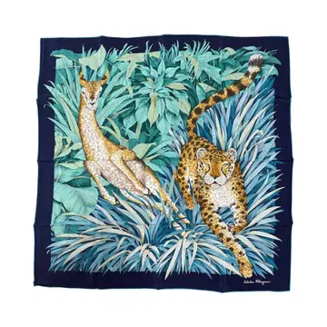 새상품급 살바토레 페라가모 애니멀 무늬 스카프 호랑이 사슴 대형 90cm
