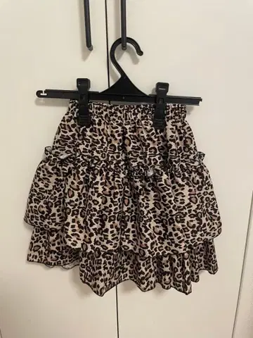 레오파드 무늬 프릴 미니 스커트