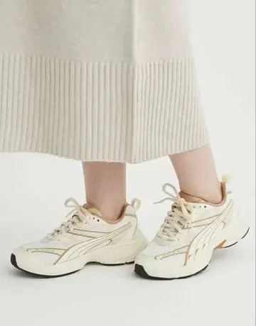 [ emmi x PUMA ] MORPHIC 스니커즈