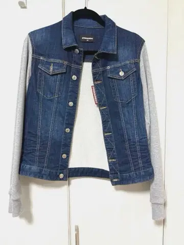 새상품 DSQUARED2 (디스퀘어드) 초레어 G맨투맨