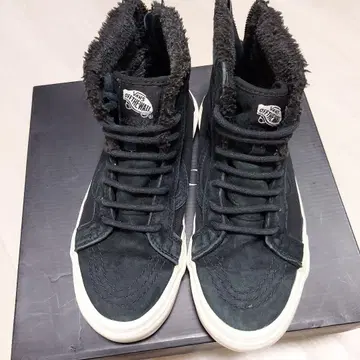 Vans 블랙 보아 하이컷 스니커즈