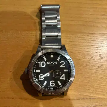 NIXON 300미터 방수 시계