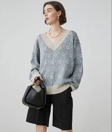 [Fano Studios] 드롭 숄더 V넥 꽃무늬 자카드 니트