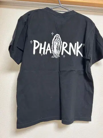 PHAERNK 백 프린트 T셔츠 블랙