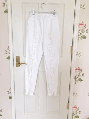 아시야 화이트 프릴 맨투맨 조거 팬츠 미사용 새상품 택 포함