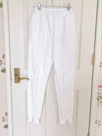 아시야 화이트 프릴 맨투맨 조거 팬츠 미사용 새상품 택 포함