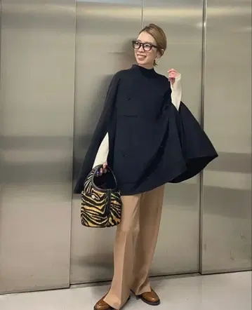 Whim Gazette 윔 가젯 리버 케이프 고급 캐시미어 판초