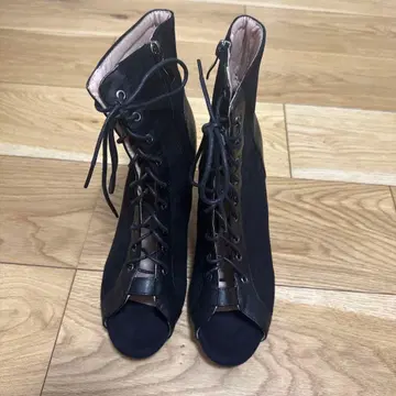 오픈토 스웨이드 부츠 블랙