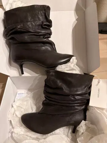 H&M Studio 2025 다크 브라운 가죽 중간 힐 부츠