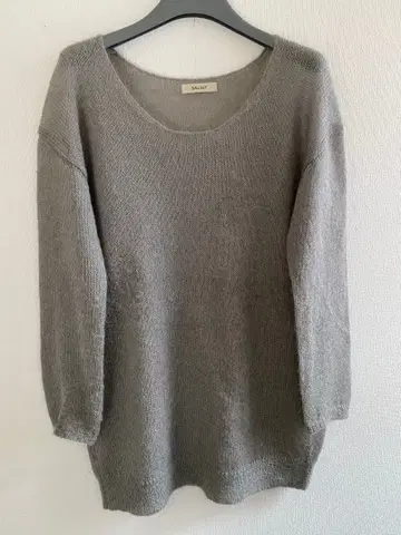 Ballsey 그레이 모헤어 니트 스웨터 긴팔 라운드넥