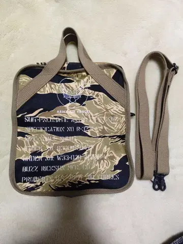 [내일까지] 버즈릭슨 카모 패턴 숄더백