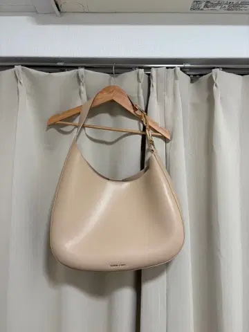 베이지 숄더백 합성 피혁