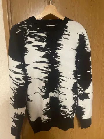 ZARA 크루넥 니트