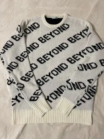 GYDA BEYOND 로고 니트 스웨터