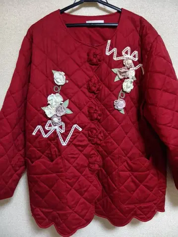 빨간색 퀼팅 자켓 꽃무늬 포테치노풍