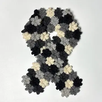 꽃 모티브 (그레이 계열) 손뜨개질 머플러