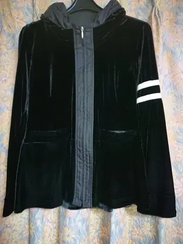 Chris montez 3 후드 부착 벨로아 점퍼 블랙 컬러