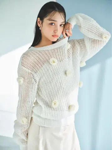 SNIDEL 24ss 플라워 모티브 니트 풀오버 (WHITE)