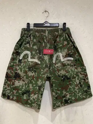 EVISU 에비수 갈매기 반지 자수 카모플라쥬 하프 숏팬츠