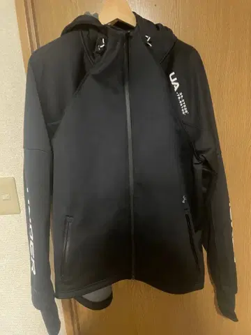 UNDER ARMOR 자켓