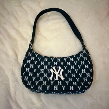 MLB NY 로고 패턴 숄더백