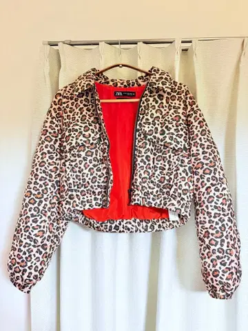 ZARA 레오파드 무늬 크롭 자켓