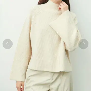 노크 NORC 하이넥 편편직 숏 니트 화이트 스웨터