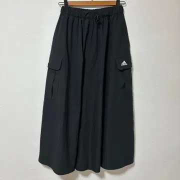 adidas 블랙 플레어 스커트 여성용 M 사이즈