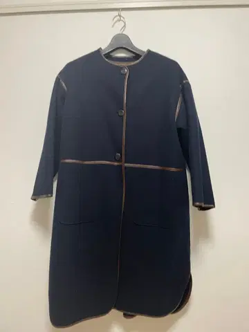 SIMPLICITE 파이핑 노카라 롱 코트 크루넥 코트