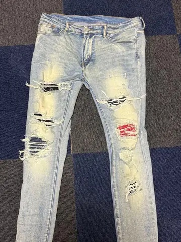 mnml 데미지 가공 스키니 청바지