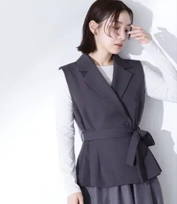 내추럴 뷰티 베이직 테일러드 벨트 베스트 차콜