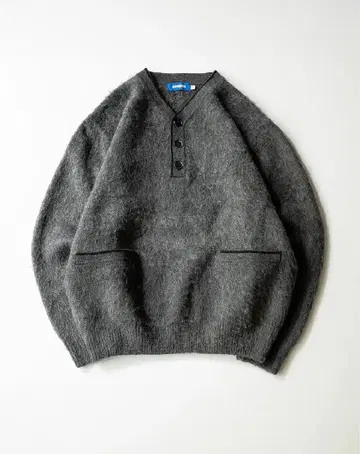 그레이 헨리넥 스웨터 M 사이즈 BONBON