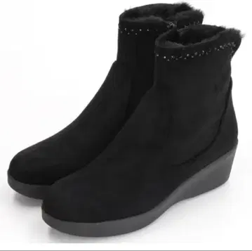 새상품급 퍼 달린 블랙 부츠