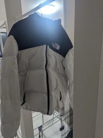 THE NORTH FACE 다운 자켓 화이트/블랙