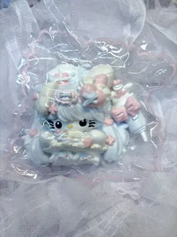 헬로키티 해외 스퀴즈 몽환룩