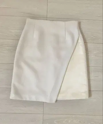 [ 새상품급 ] ESTNATION 트윌 미니 스커트 화이트 36