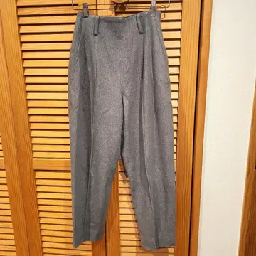 스터링 루어 테이퍼드 팬츠 그레이